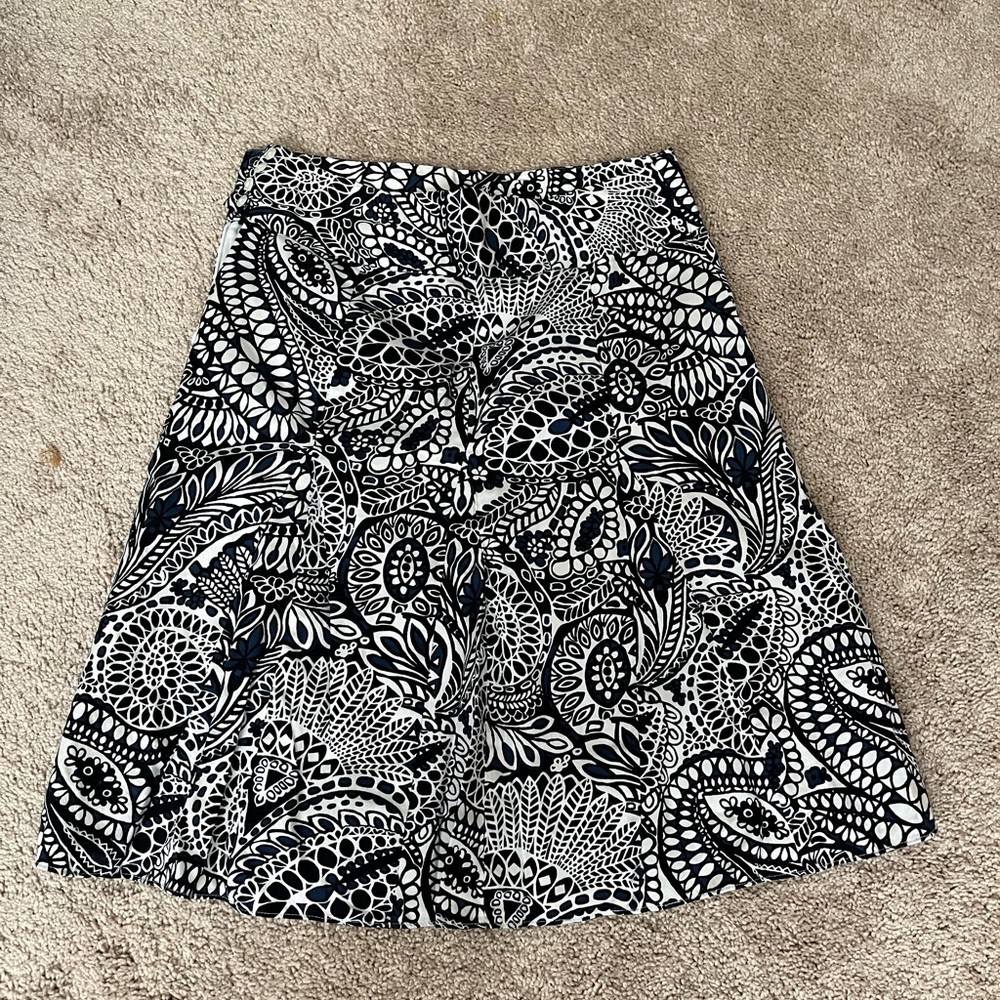 Women skirt white and black